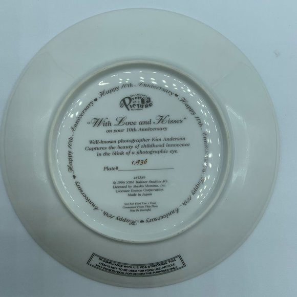 Kim Anderson's Pretty As A Picture "WITH LOVE AND KISSES" Plate 1998 by Enesco - Picture 4 of 4